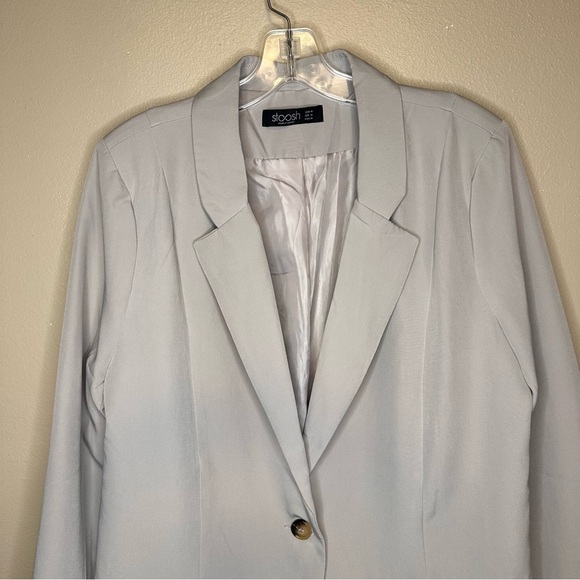 Stoosh Women's Beige Silk Feel Blazer Size Medium - Picture 3 of 6